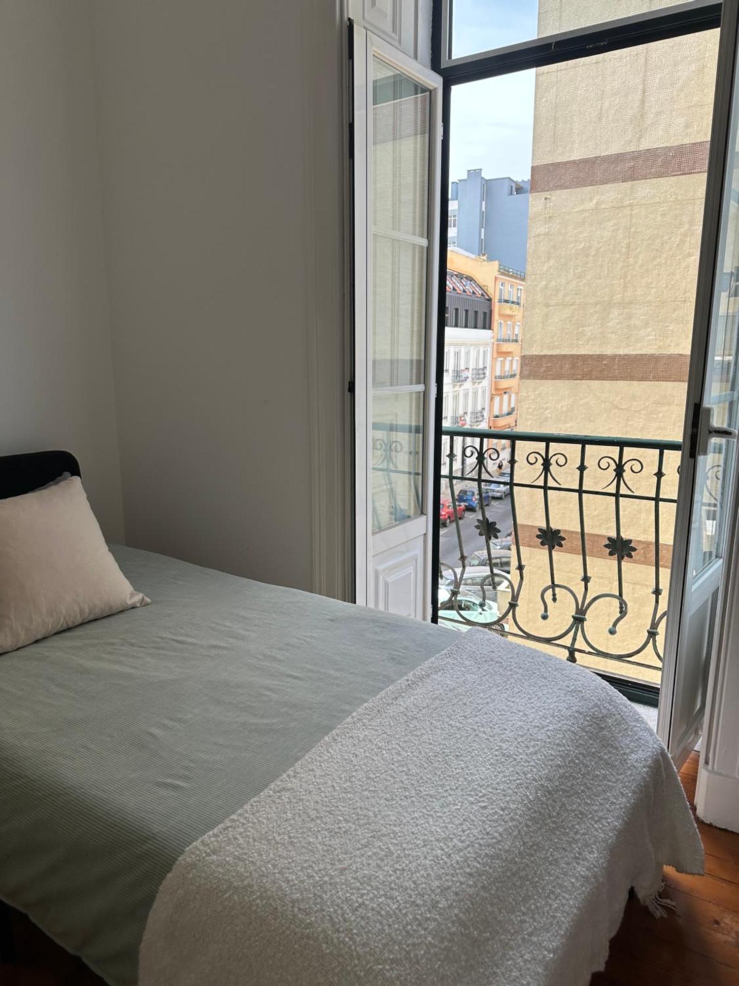 Garden Campo De Ourique Guest House - Hostel Lisbon Exterior photo