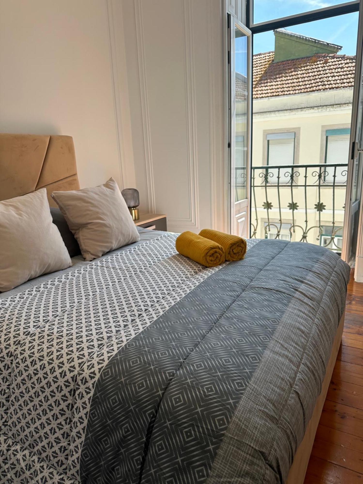 Garden Campo De Ourique Guest House - Hostel Lisbon Exterior photo