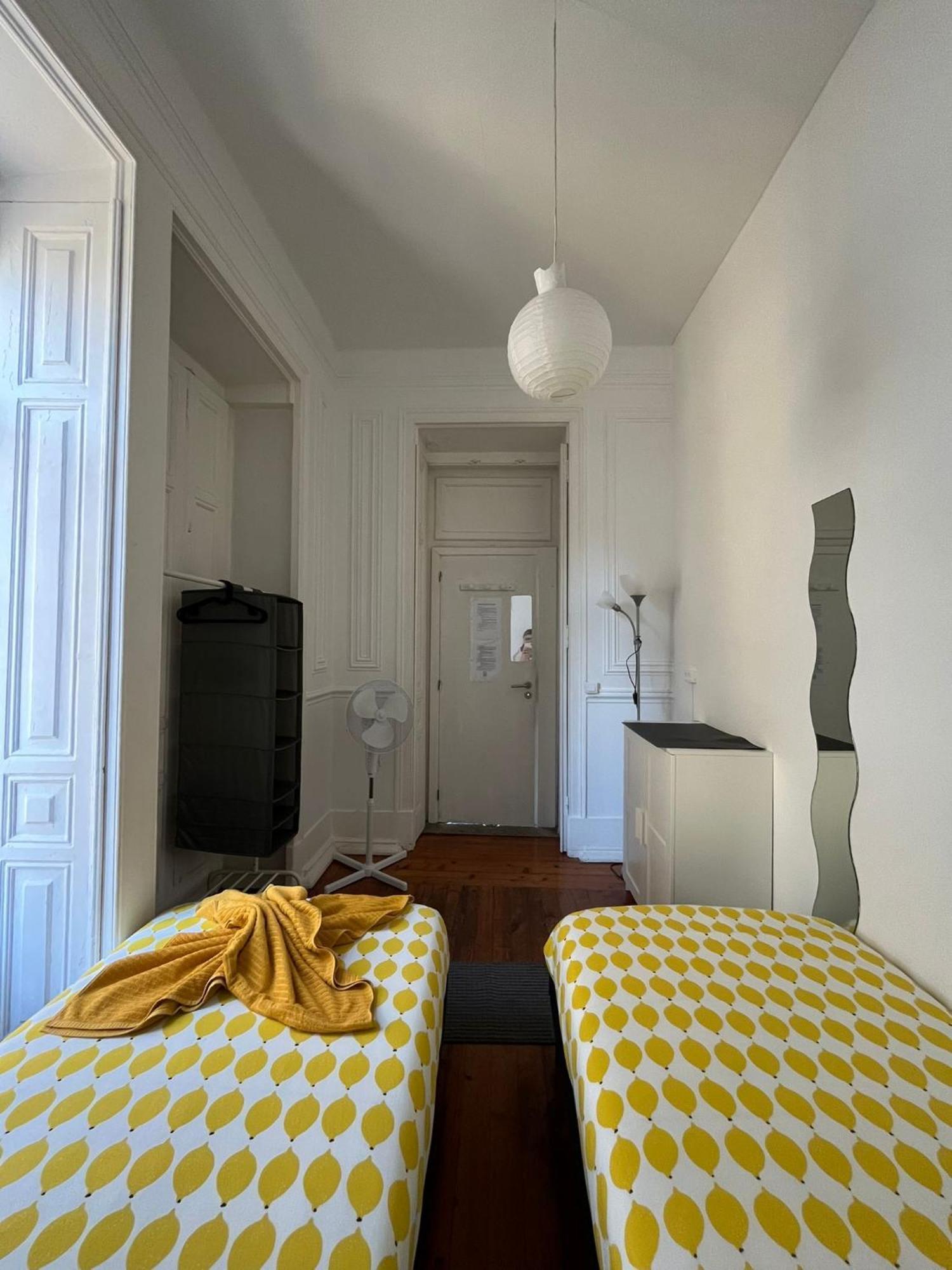 Garden Campo De Ourique Guest House - Hostel Lisbon Exterior photo