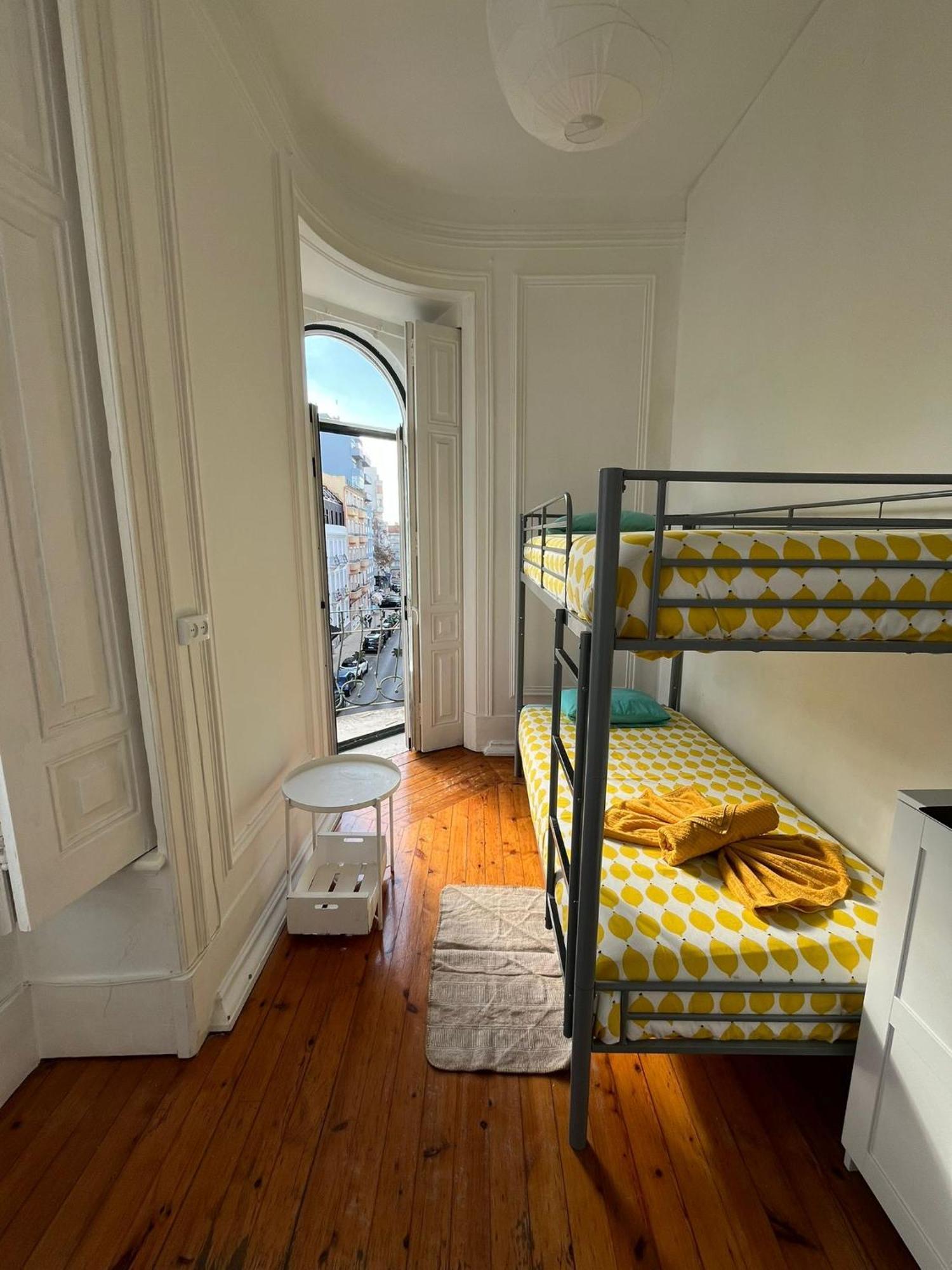 Garden Campo De Ourique Guest House - Hostel Lisbon Exterior photo